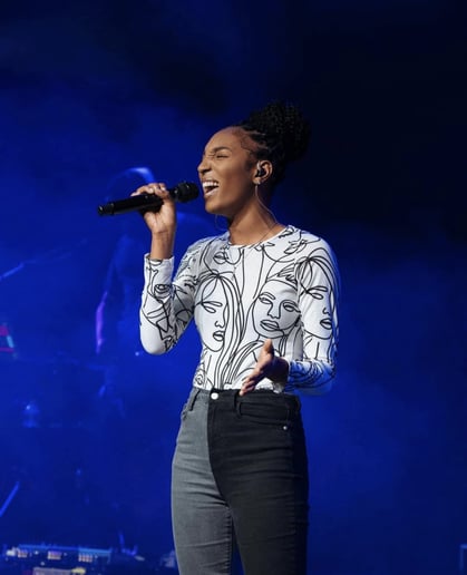 Gallery photo 3 of Alexus  Jury