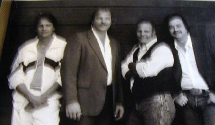 Gallery photo 2 of Alibi Band