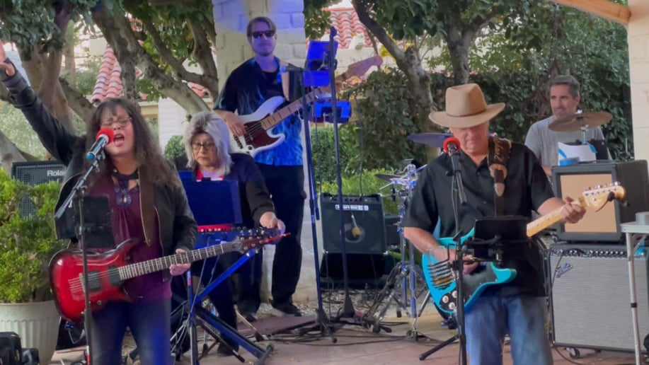 Gallery photo 2 of Alibi Band