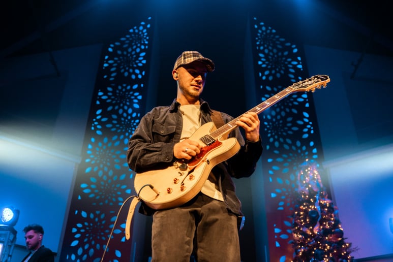 Gallery photo 4 of Multi-Style Guitarist