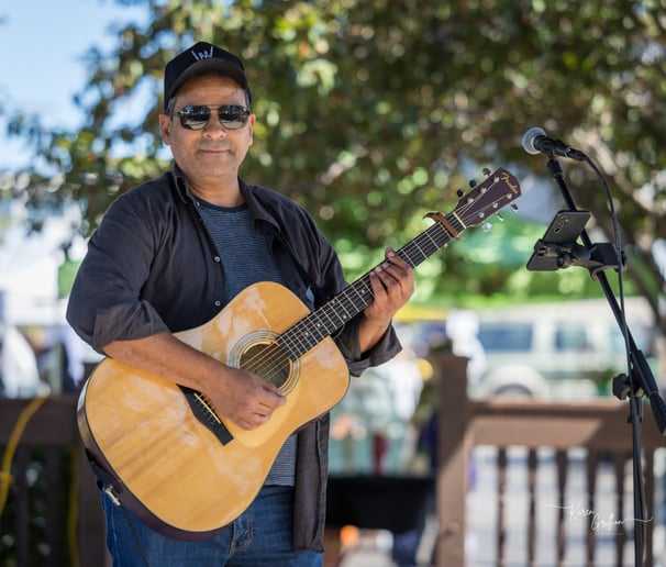 Gallery photo 2 of All Genre Solo Acoustic Entertainment
