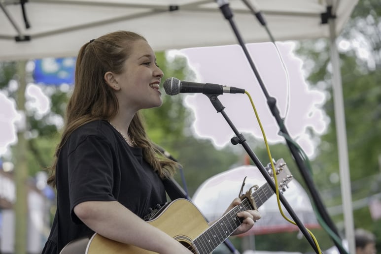 Gallery photo 2 of Allison Leah - Singer-Songwriter