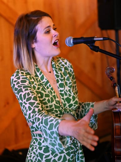Gallery photo 3 of Ally Bazely Sings