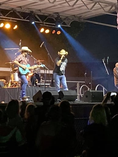 Gallery photo 4 of Almost Aldean
