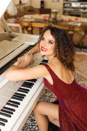 Gallery photo 4 of Alona_piano_