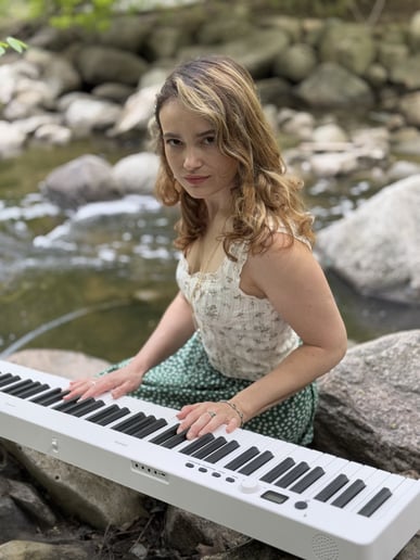 Gallery photo 9 of Alona_piano_