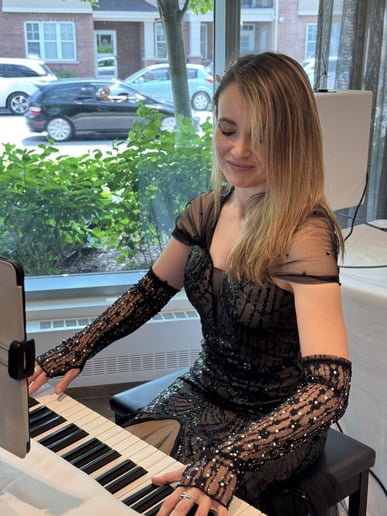 Gallery photo 5 of Alona_piano_
