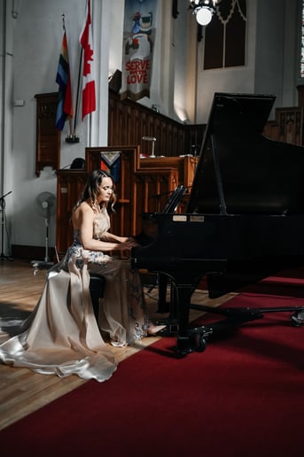 Gallery photo 7 of Alona_piano_