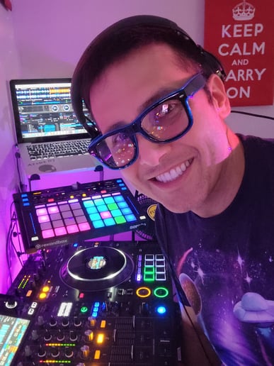 Gallery photo 1 of AlxUS DJ