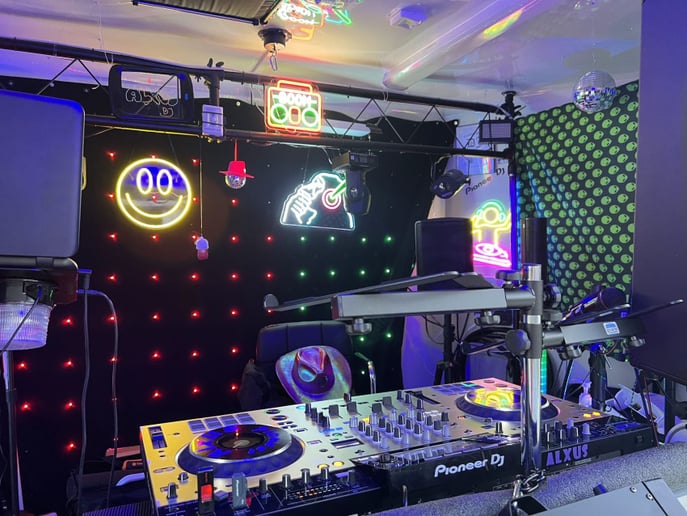 Gallery photo 6 of AlxUS DJ