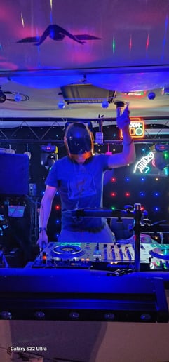 Gallery photo 7 of AlxUS DJ