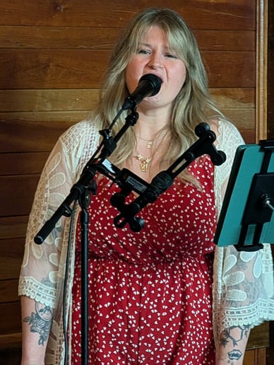Gallery photo 3 of Alysse