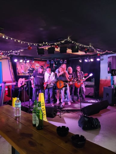 Gallery photo 1 of Amanda Band
