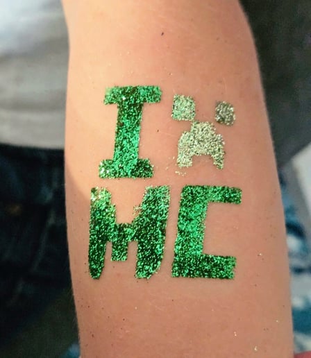 Gallery photo 8 of Amazing Brush and Glitter