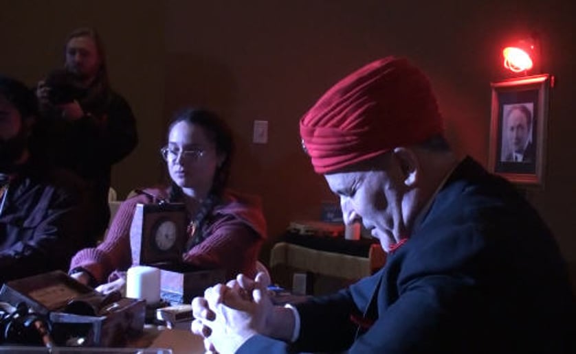 Gallery photo 2 of Amazing Seance