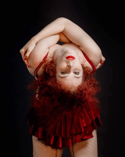Gallery photo 10 of Lola LaColombe, Ambient Performer