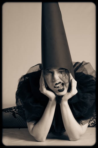 Gallery photo 13 of Lola LaColombe, Ambient Performer