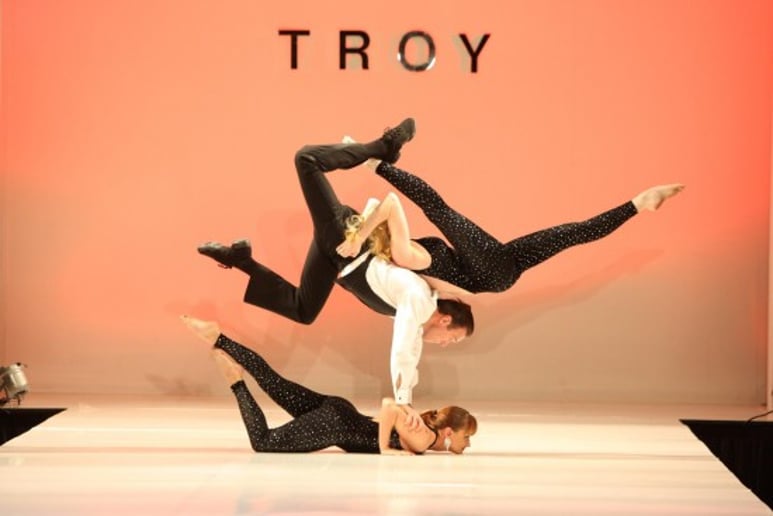Gallery photo 8 of American Acrobats