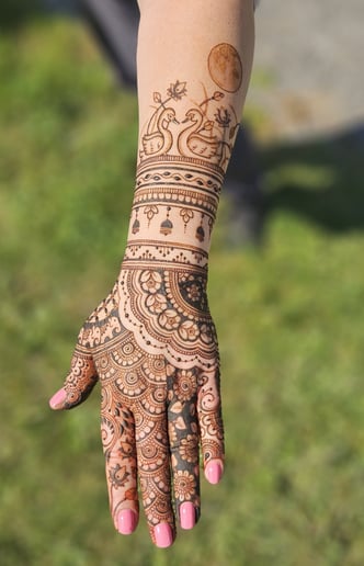 Gallery photo 9 of Amira Henna