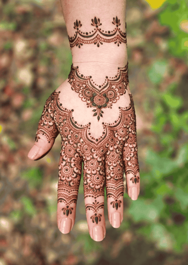 Gallery photo 8 of Amira Henna