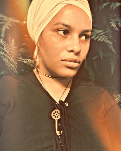 Gallery photo 1 of Amira Jennah