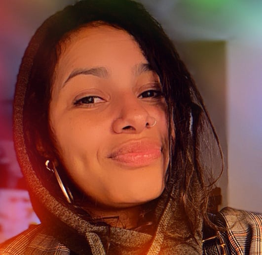 Gallery photo 6 of Amira Jennah