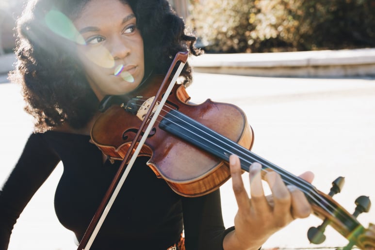 Gallery photo 2 of Amor Strings
