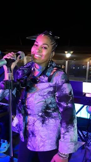 Gallery photo 1 of Amore the Songstress