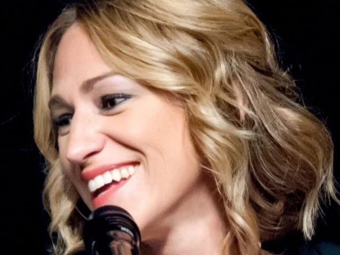 Gallery photo 1 of Amy Barnes