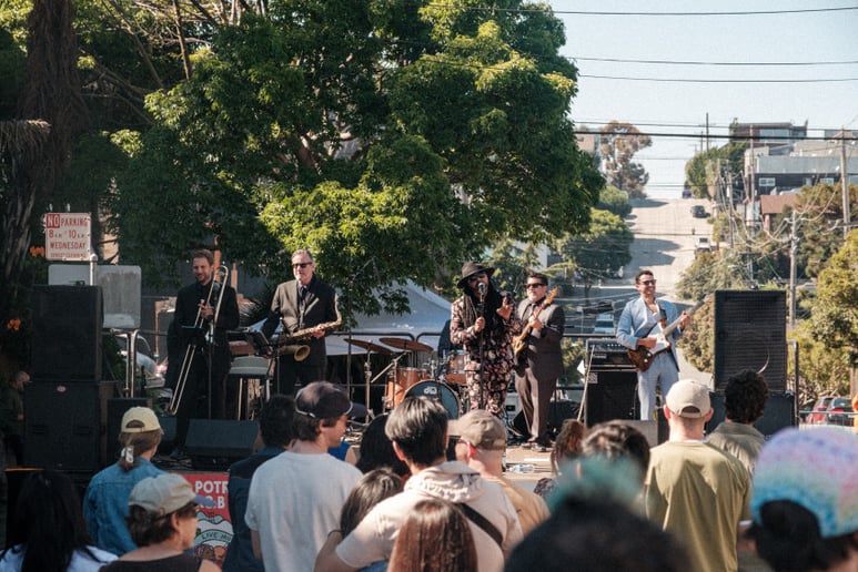 Gallery photo 3 of Andre Cruz & Black Diamond Rhythm Band