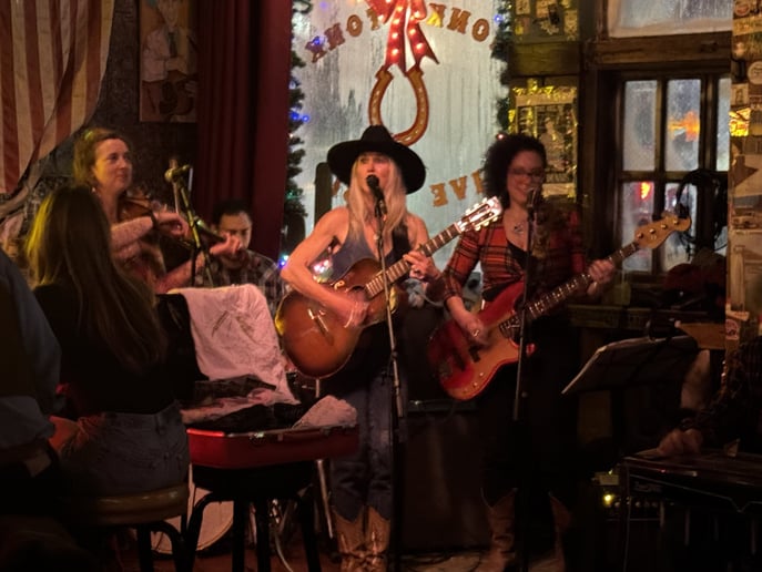 Gallery photo 1 of Andrea Maddox and the Hey Y’alls