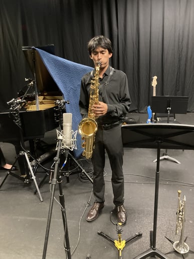 Gallery photo 1 of Andres Saxophone