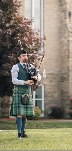 Gallery photo 1 of Andrew Hutton Bagpiper