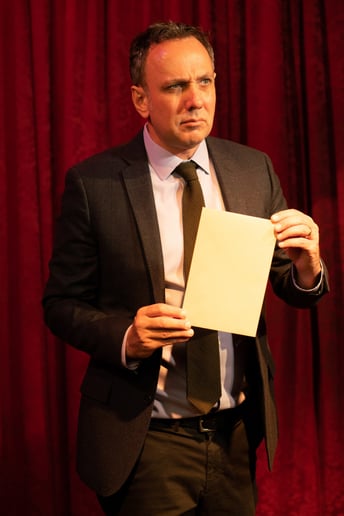Gallery photo 2 of Andy Deemer's Intl Award-Winning Magic