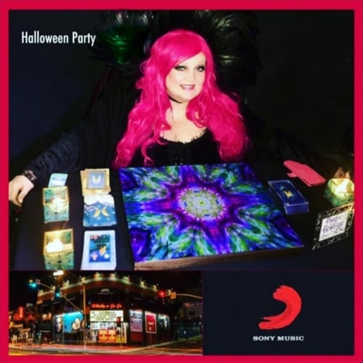 Gallery photo 7 of She-She Party Psychic