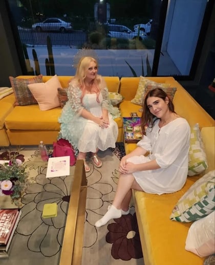 Gallery photo 9 of She-She Party Psychic