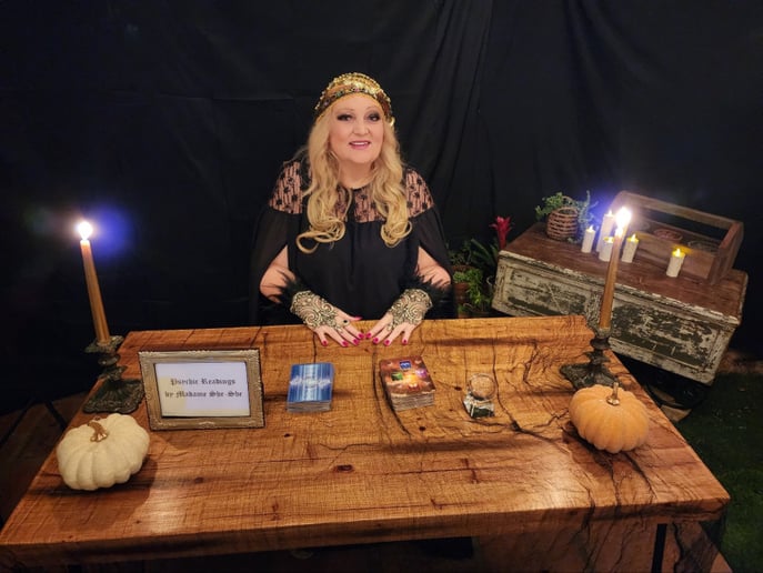 Gallery photo 10 of She-She Party Psychic