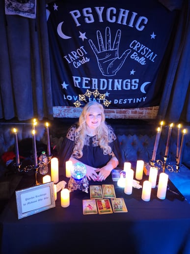 Gallery photo 8 of She-She Party Psychic