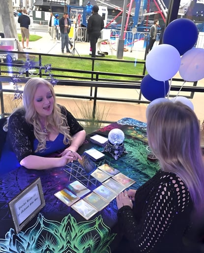 Gallery photo 5 of She-She Party Psychic