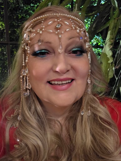 Gallery photo 9 of She-She Party Psychic