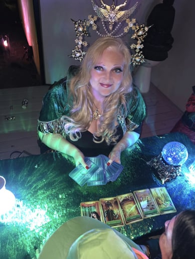 Gallery photo 4 of She-She Party Psychic