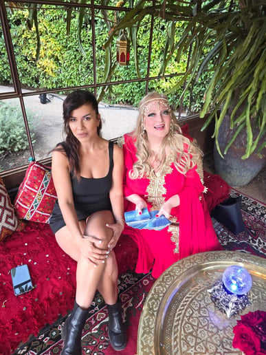 Gallery photo 3 of She-She Party Psychic