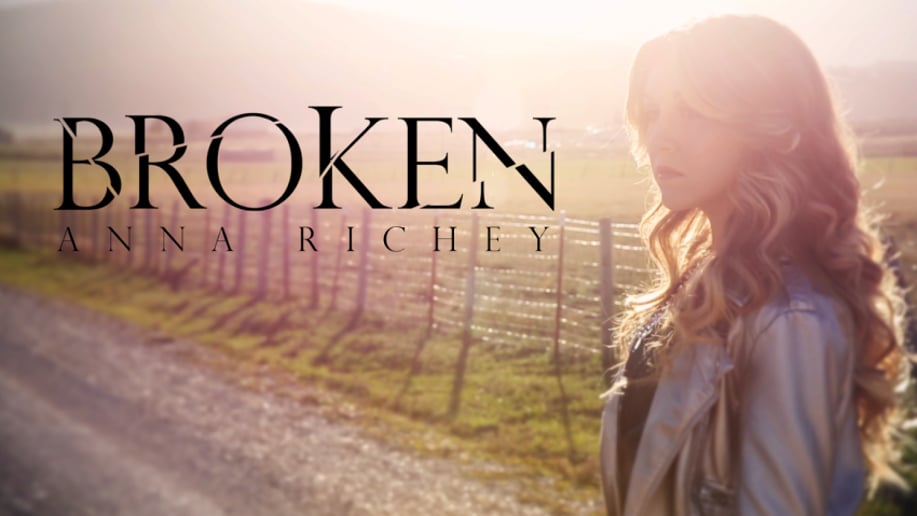 Gallery photo 2 of Anna Richey Vocalist