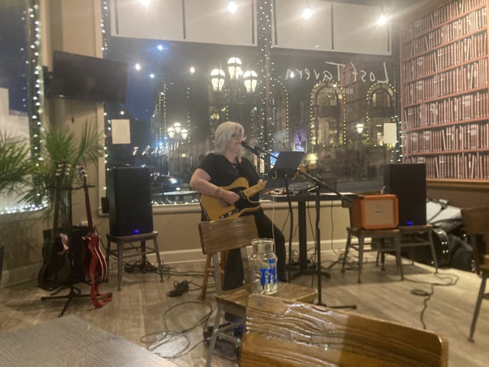 Gallery photo 4 of Anna Zinn Live!