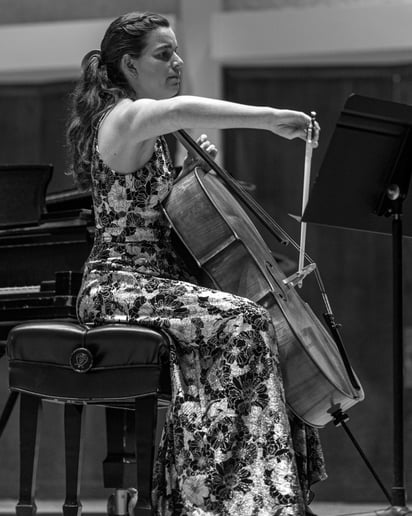 Gallery photo 2 of Annalisa Robertson