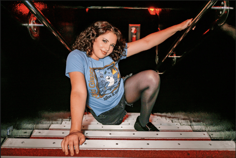 Gallery photo 1 of Annie Elizabeth Comedy