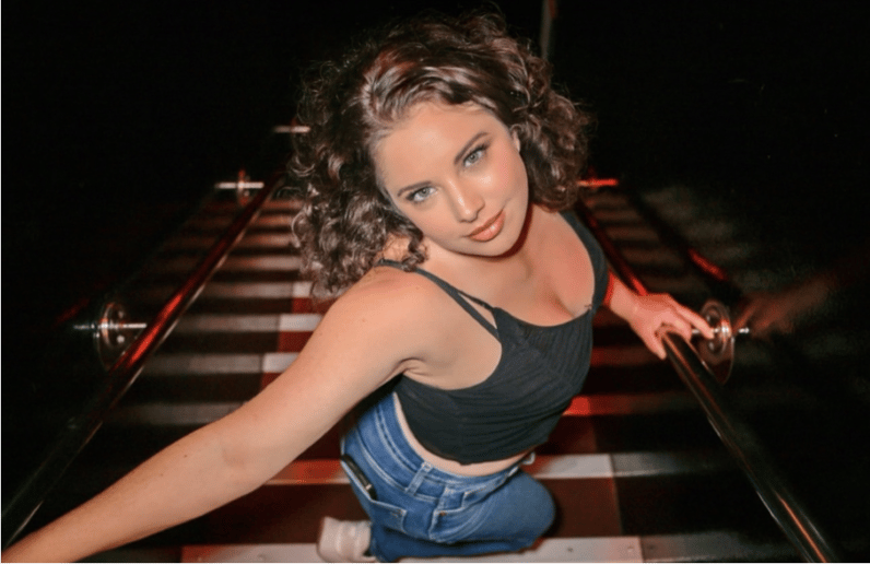 Gallery photo 3 of Annie Elizabeth Comedy