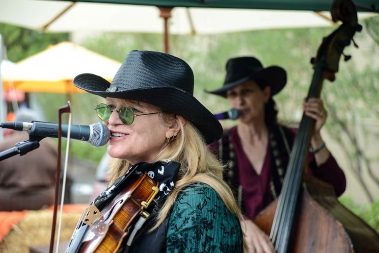 Gallery photo 7 of Annie Marie & Fiddlaround