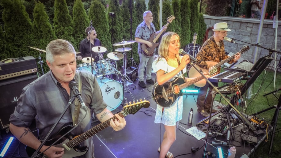 Gallery photo 4 of Annika & the Earthlings