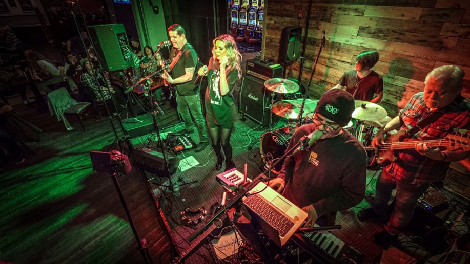 Gallery photo 5 of Annika & the Earthlings